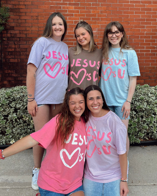 Jesus 💗's you tee