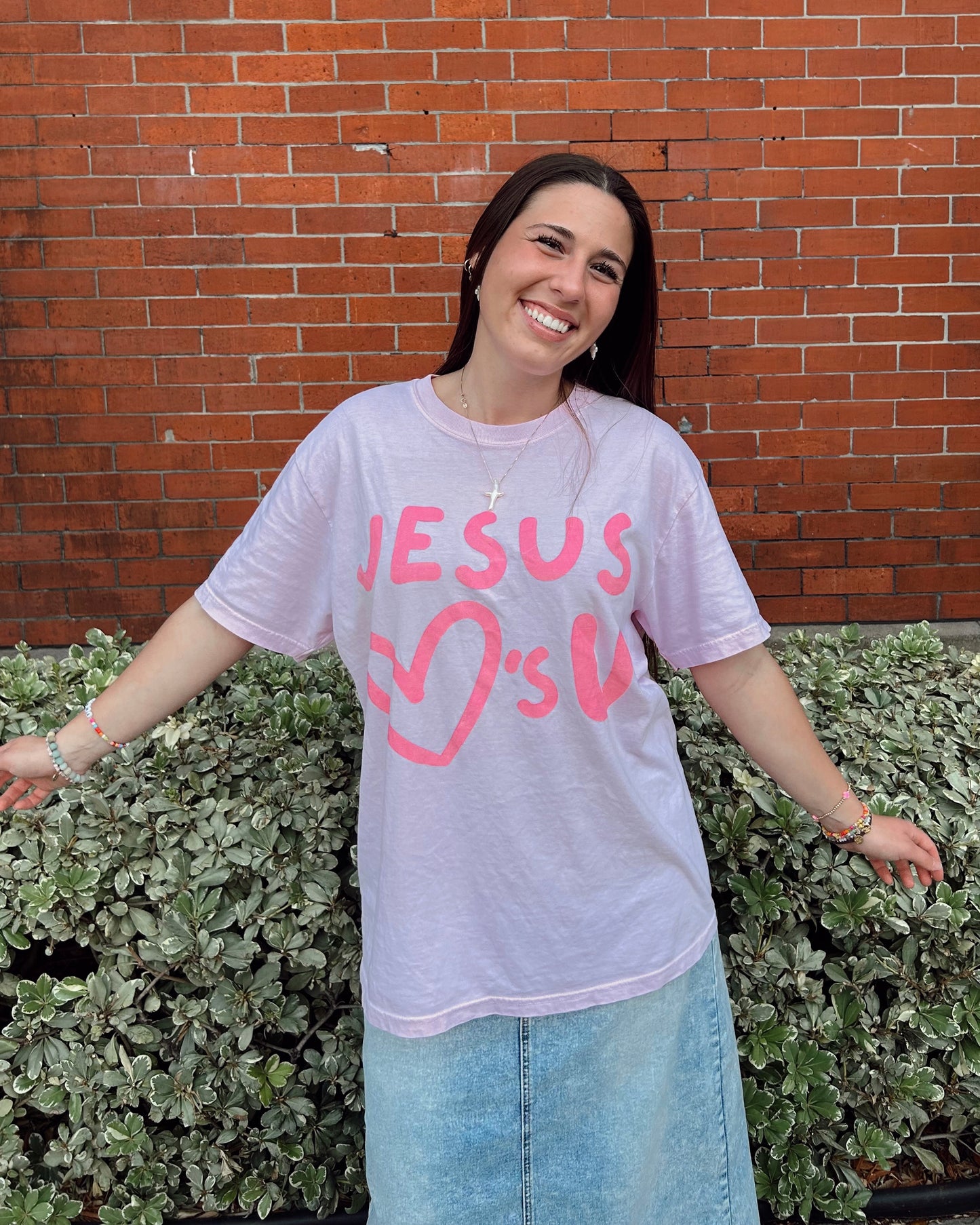 Jesus 💗's you tee
