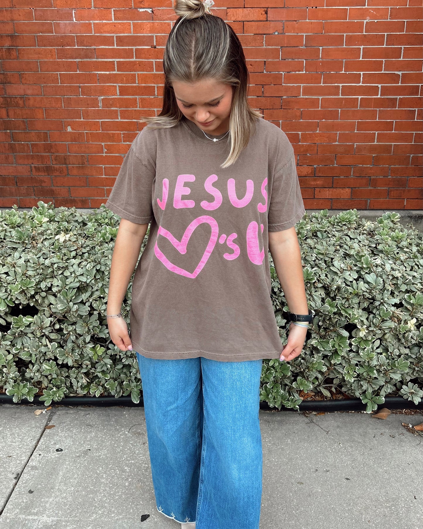 Jesus 💗's you tee