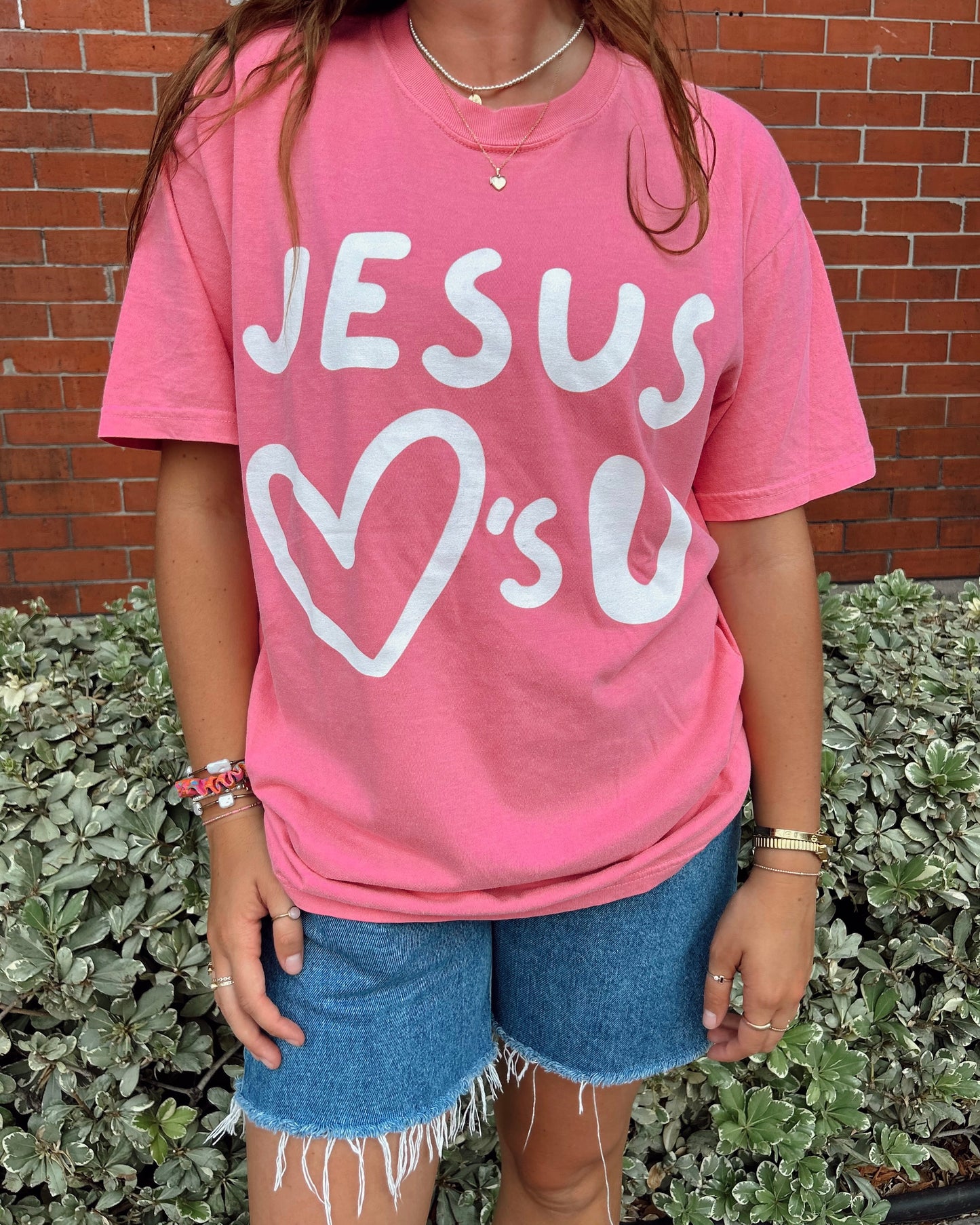 Jesus 💗's you tee