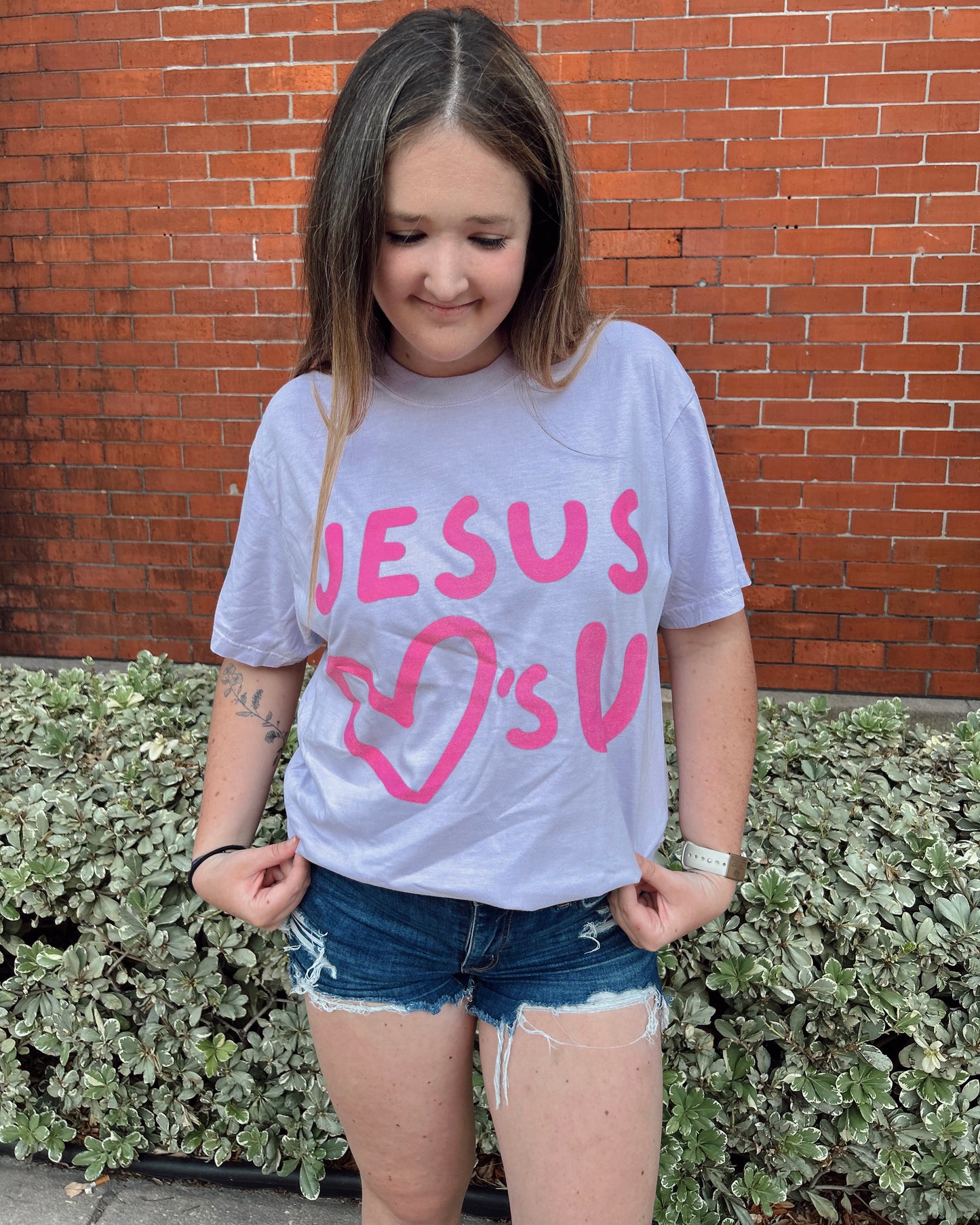 Jesus 💗's you tee