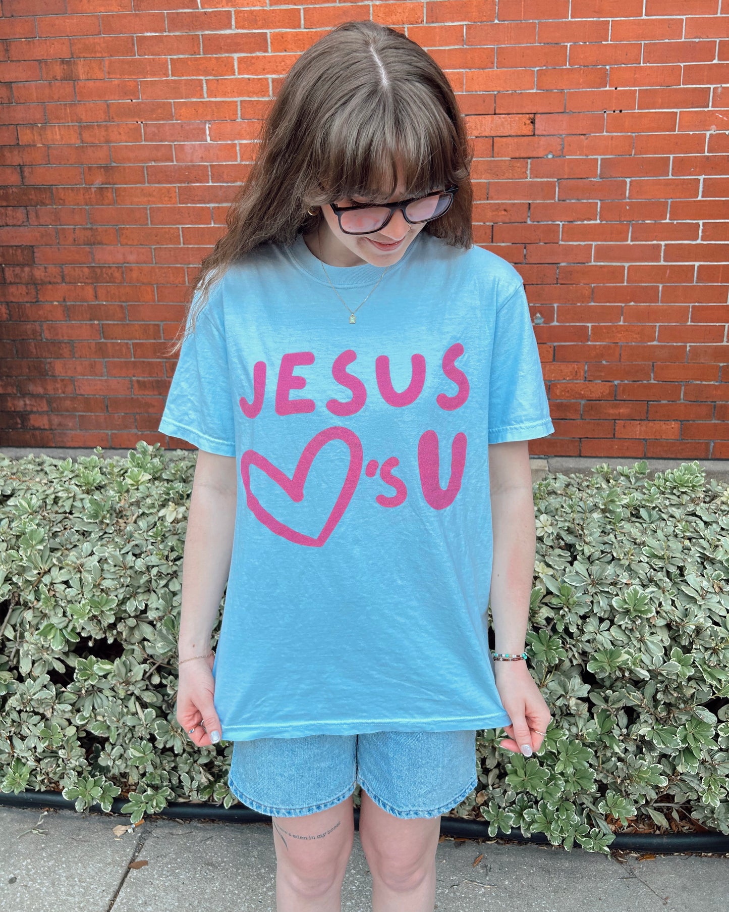 Jesus 💗's you tee